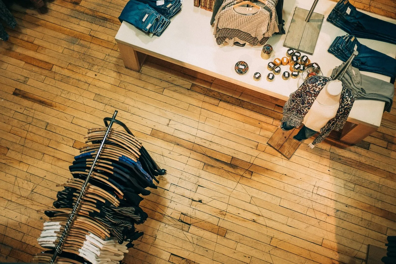 Tienda de ropa vista desde arriba